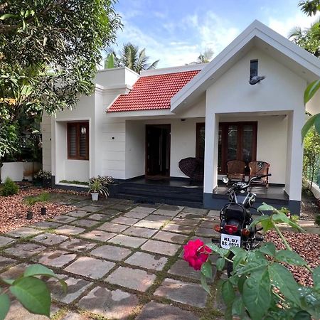 Beautiful Village House With All Facilities. Alappuzha Luaran gambar