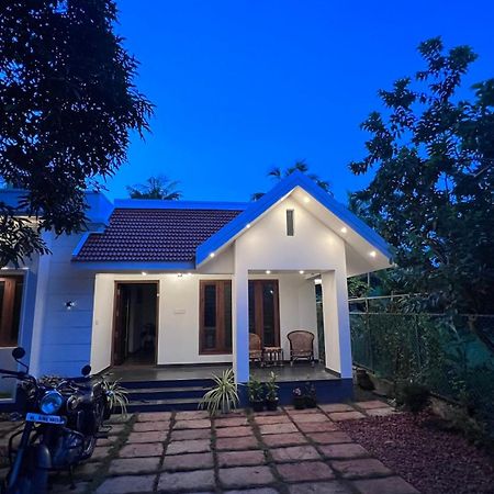 Beautiful Village House With All Facilities. Alappuzha Luaran gambar
